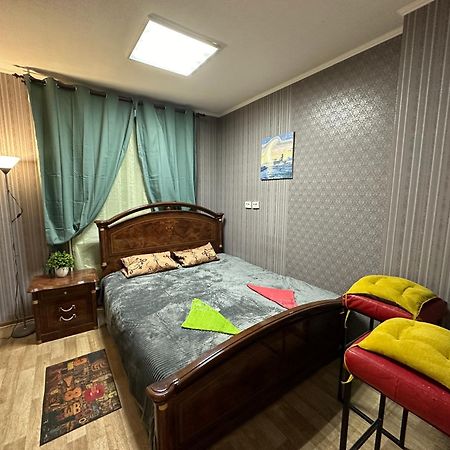 Ararat-Poznyaki Hostel Киев Экстерьер фото