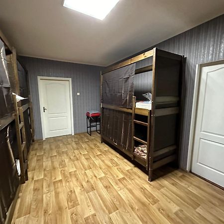 Ararat-Poznyaki Hostel Киев Экстерьер фото