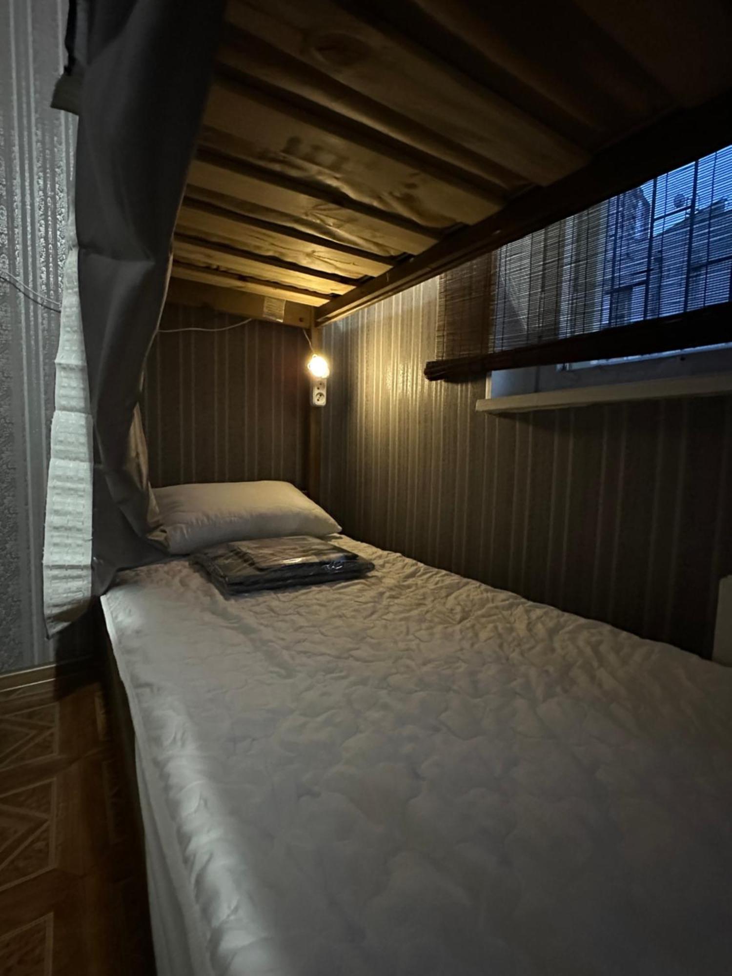 Ararat-Poznyaki Hostel Киев Экстерьер фото