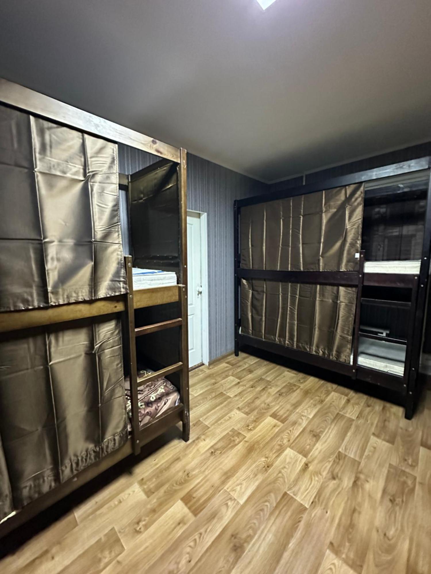 Ararat-Poznyaki Hostel Киев Экстерьер фото